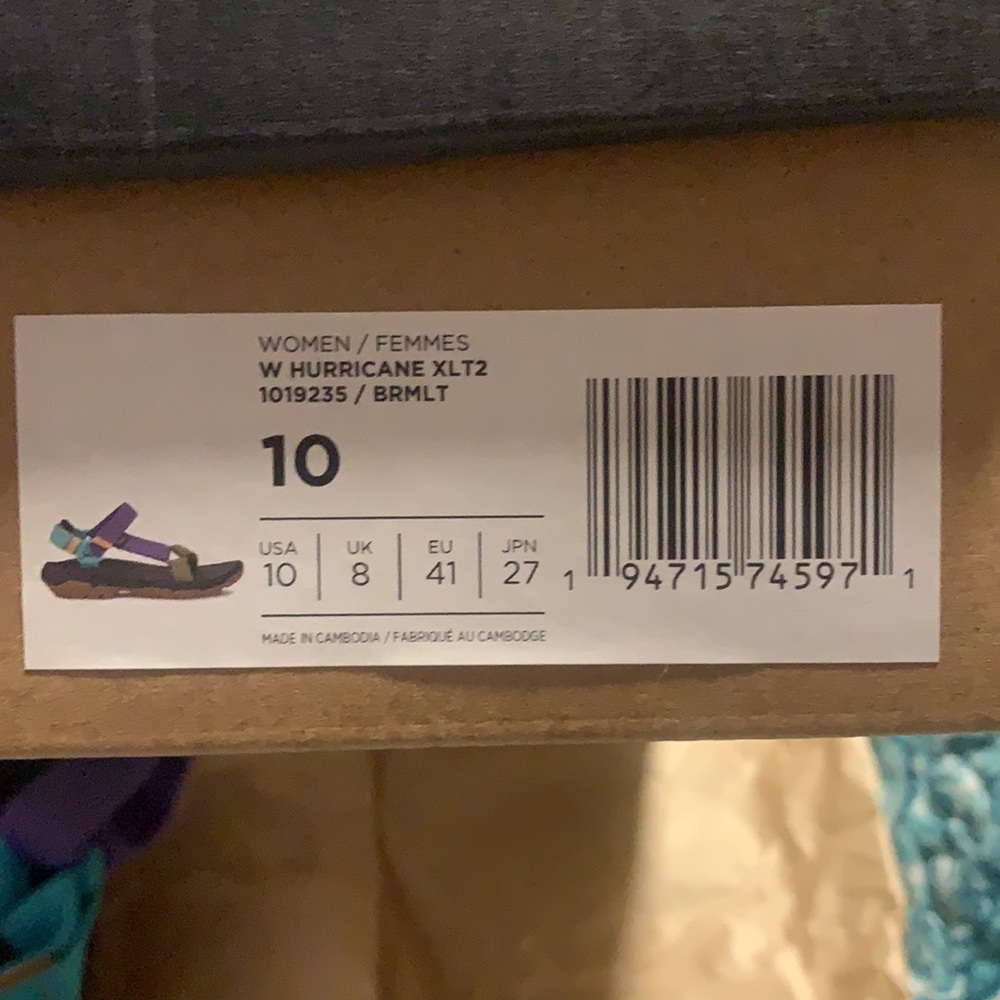 size 10 brand new tevas!